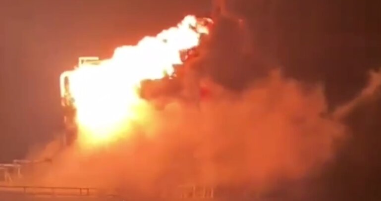 Беспилотник ВСУ атаковал завод (НПЗ) в Краснодарском крае из-за чего произошел сильный пожар