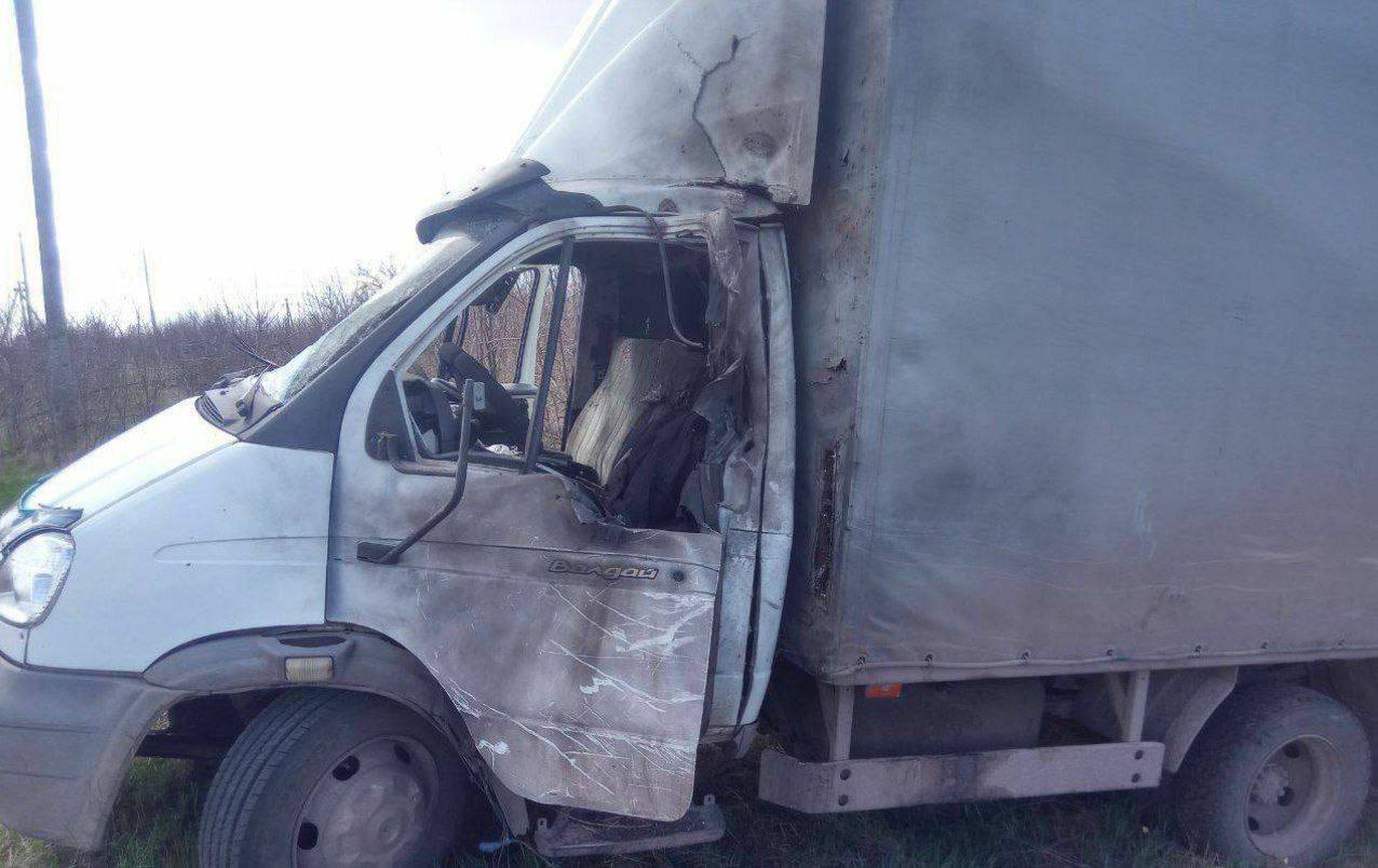 Террористы из ВСУ беспилотниками атаковали машину с продуктами, которая ехала в магазин села Бабино Херсонской области, погибли два мирных жителя