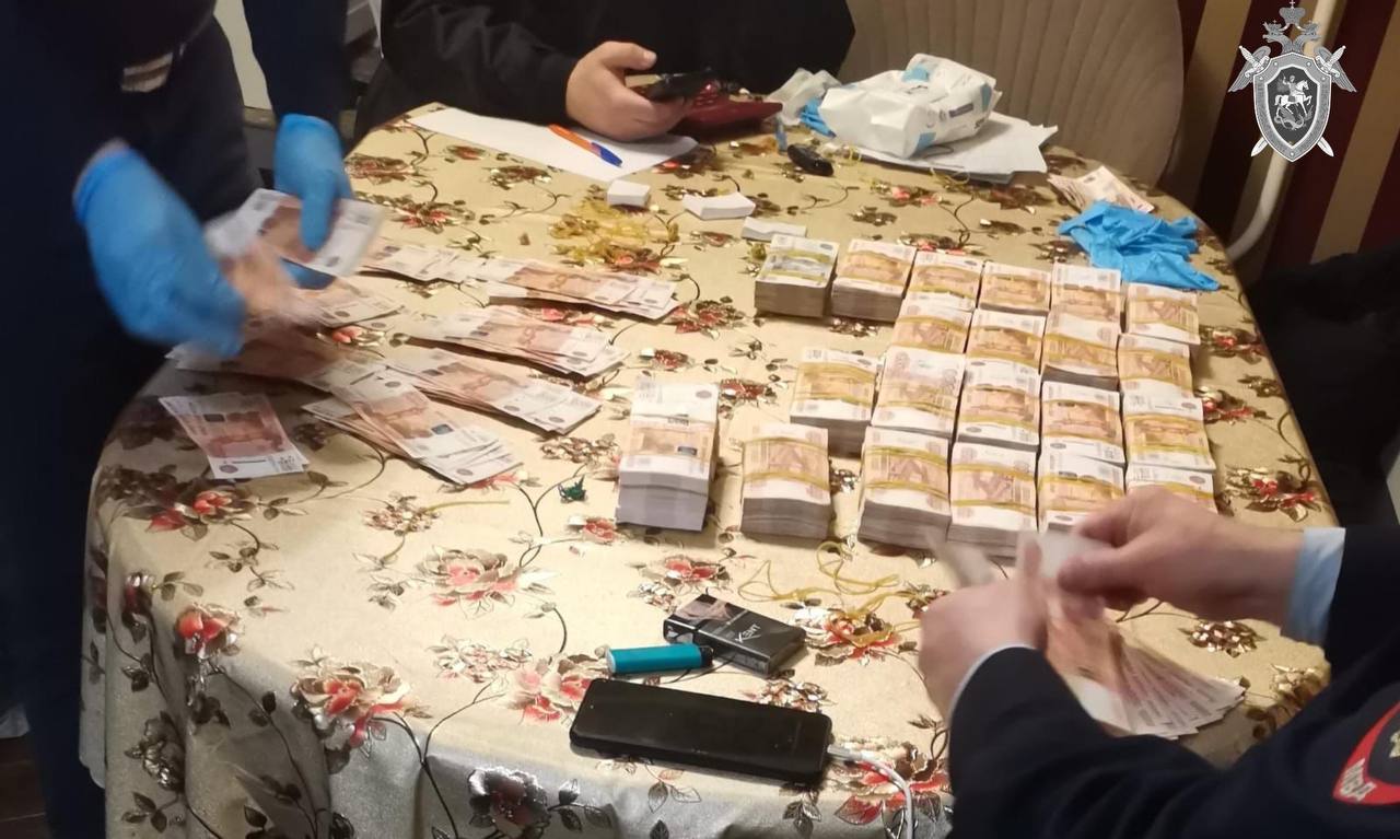 Обнаружена и изъята крупная сумма наличных денежных средств у подозреваемого который совершил дерзкое преступление к молодому мотоциклисту на юго-востоке Москвы