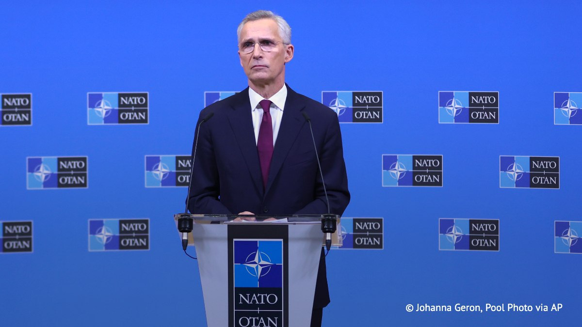 Страны НАТО должны предоставлять оружие Украине, заявил Столтенберг